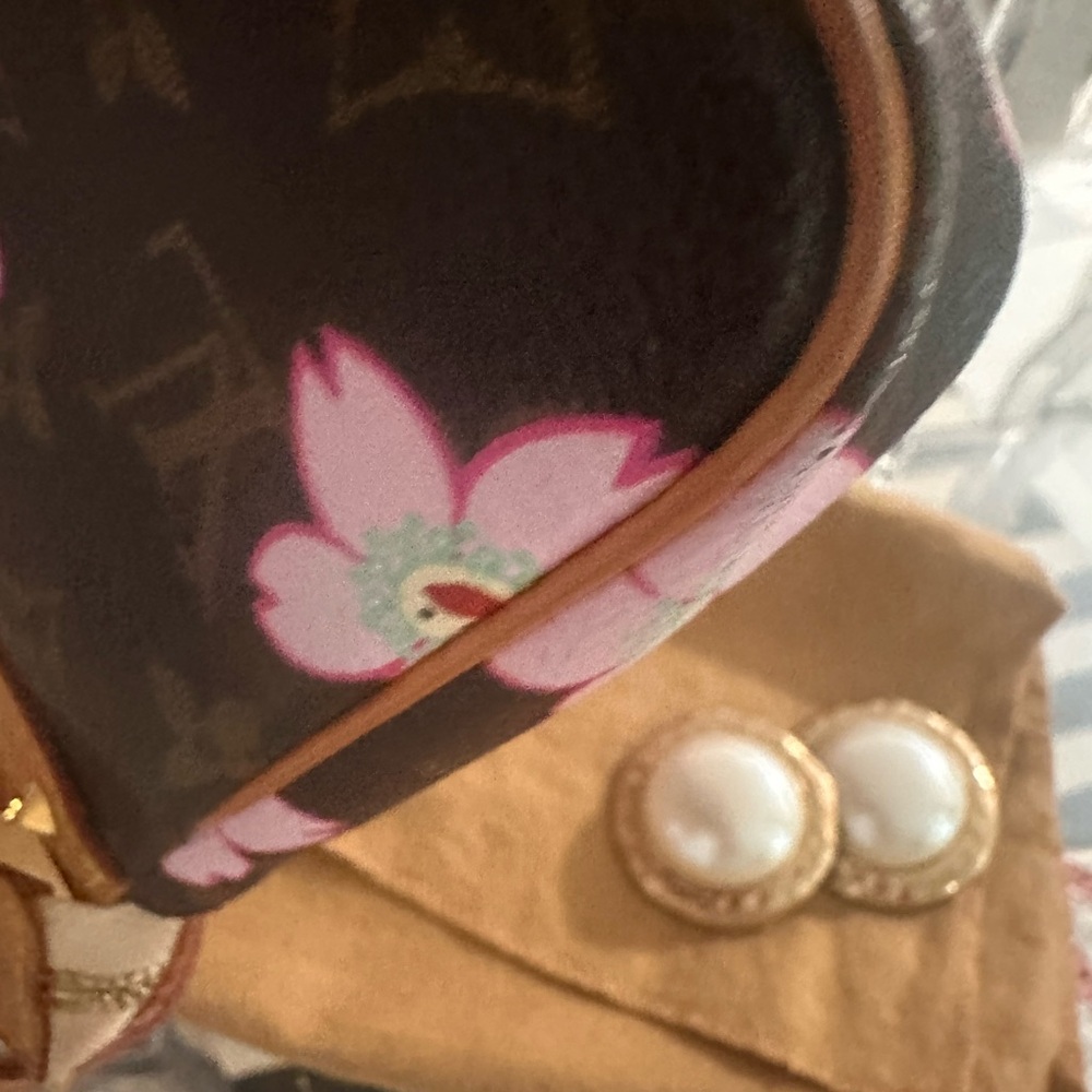SALE🎄🎁Louis Vuitton🌸
Brown and Pink Monogram Cherry Blossom Coated Canvas, 2003 - Picture 5 of 11